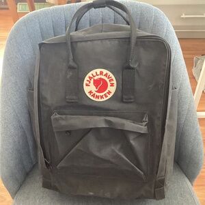 Black Fjällräven Kånken – Everyday Travel & School Bag